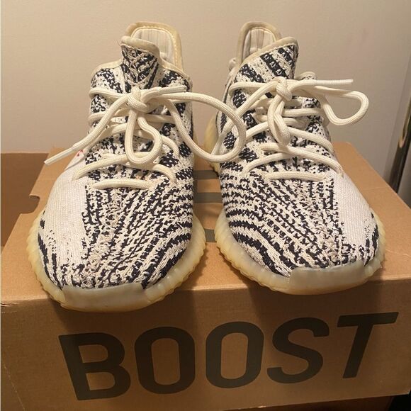 Yeezy boost Zebra Sneakers - Picture 1 of 6